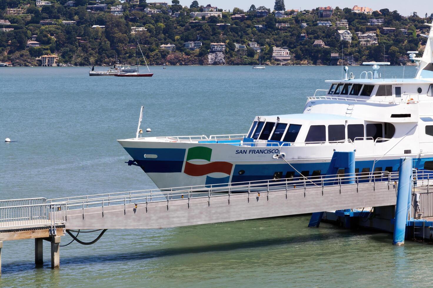 sausalito, ca, 2011 - veerboot boot gebonden omhoog Bij dok Aan san francisco baai foto