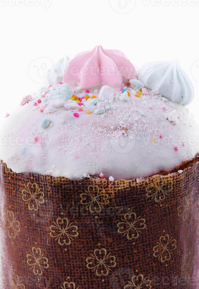 traditioneel Pasen cakes met schuimgebak Aan wit achtergrond foto