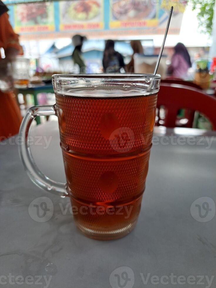 warm thee in een groot glas kop foto