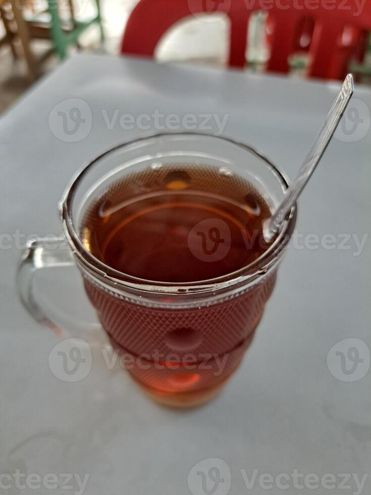 warm thee in een groot glas kop foto