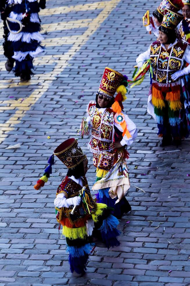 cusco, Peru, 2015 - inti straalmi festival zuiden Amerika mensen in traditioneel kostuum foto