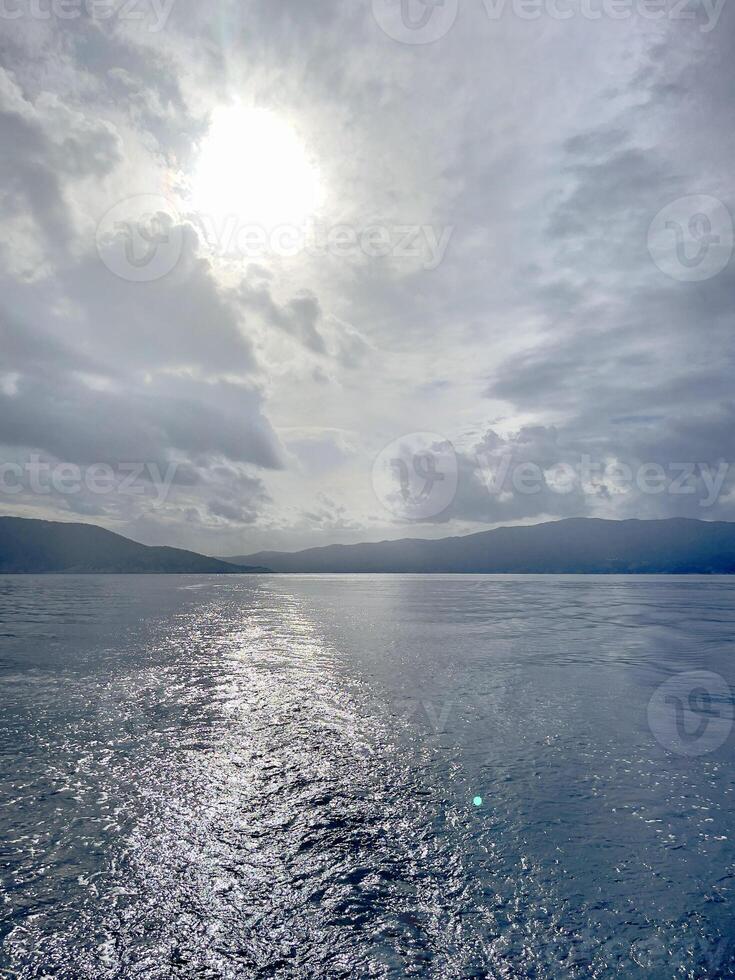 wolken over- zee foto