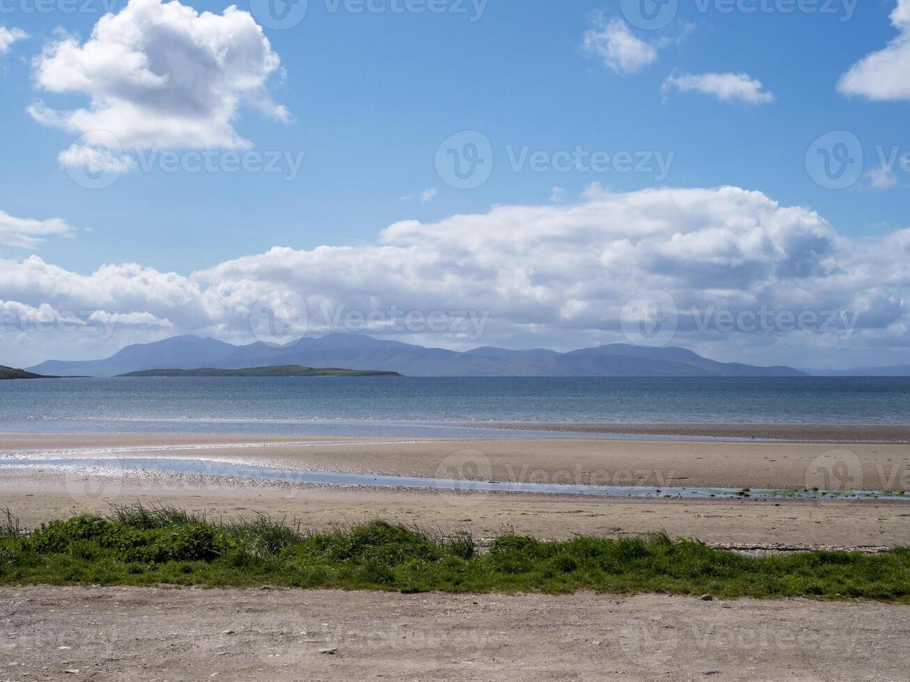 visie naar de eiland van arran van truc baai Aan de eiland van maar, Schotland foto