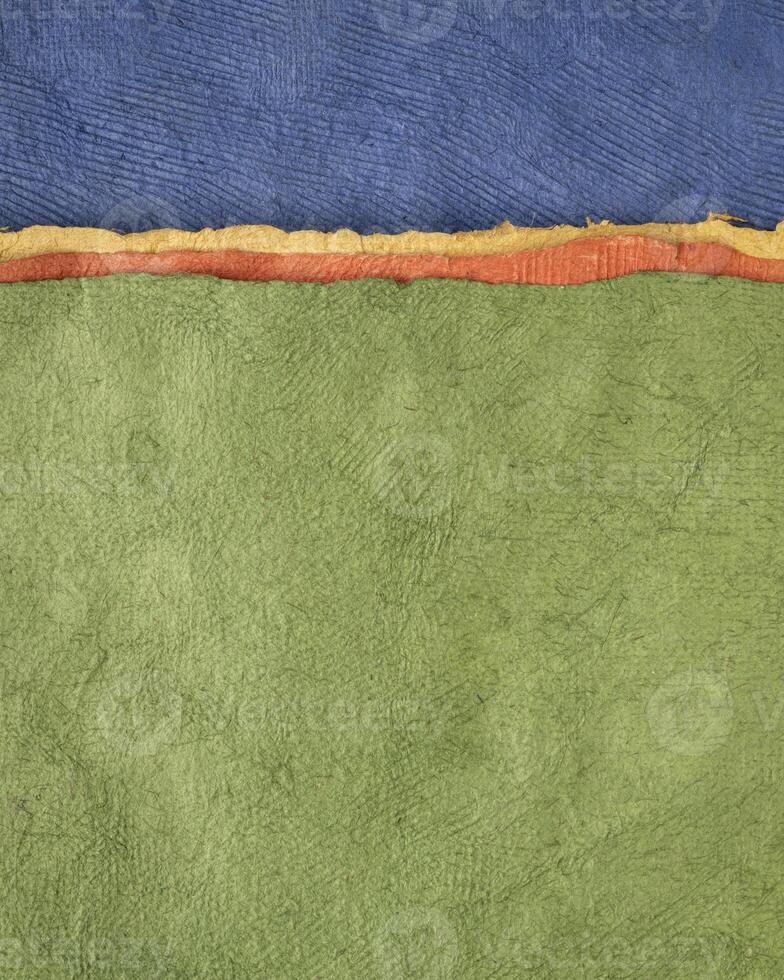 abstract landschap in groen en blauw - verzameling van huun papieren handgemaakt in Mexico, verticaal achtergrond foto