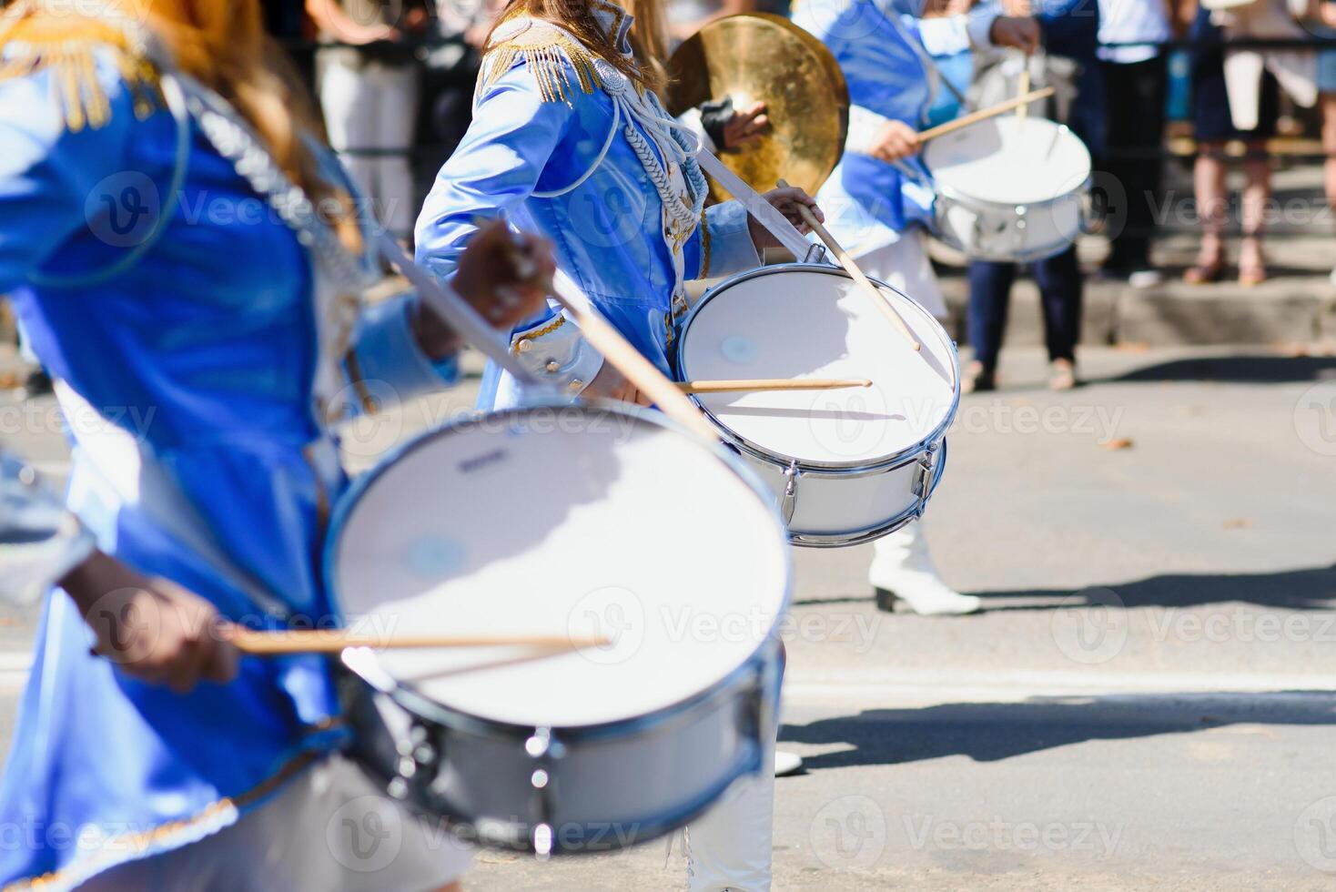 straat Promotie van de majorettes van de festival de lente. foto