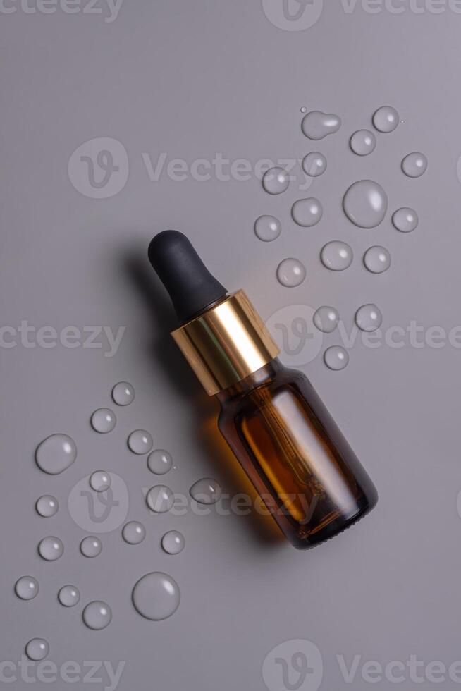 modieus achtergrond met natuurlijk kunstmatig huidsverzorging fles. Product presentatie. schoonheid en lichaam zorg Product concept. fles met gezicht olie of schoonheid serum met vitamine c of retinol foto