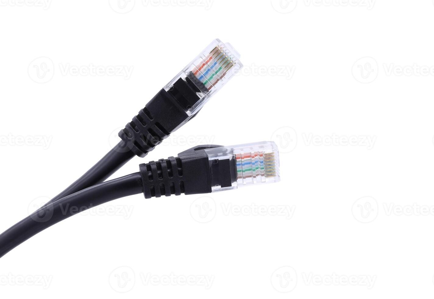 netwerk kabels met gevormd rj45 plug geïsoleerd Aan wit achtergrond foto