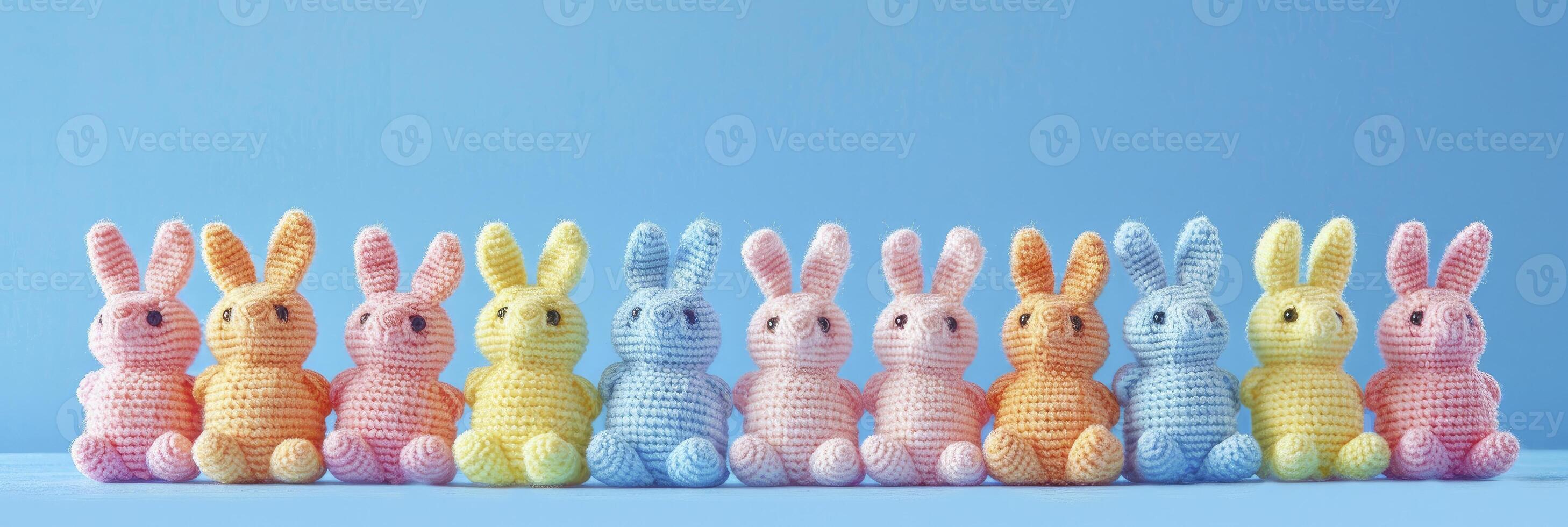 ai gegenereerd Pasen vreugde. rijen van gehaakt konijnen, creëren een charmant decoratie voor de Pasen festival. foto