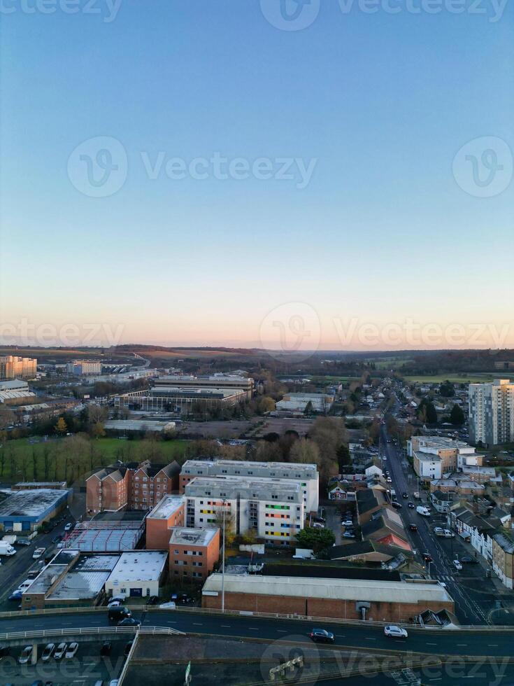 hoog hoek visie van gebouwen Bij stad centrum en downtown van luton, Engeland Verenigde koninkrijk. dec 1e, 2023 foto