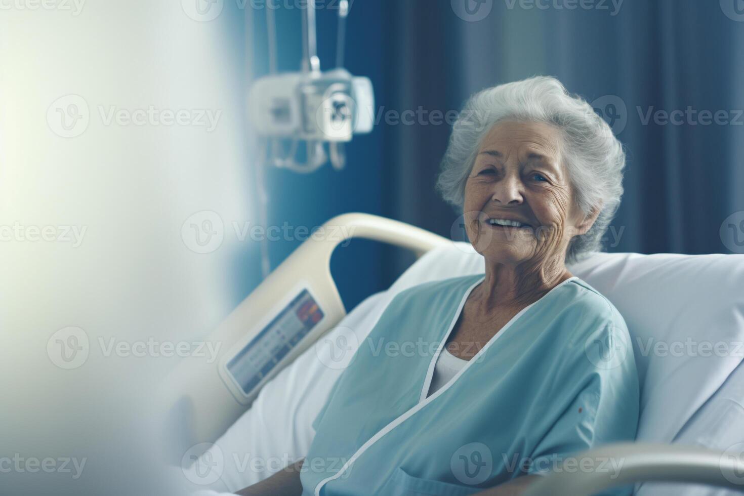 ai gegenereerd glimlachen senior vrouw in ziekenhuis bed. Dementie en alzheimer geduldig concept. ouderen persoon ziekte. oud vrouw gezondheidszorg. pensioen vrouw in ziekenhuis kamer. ouderen welzijn foto