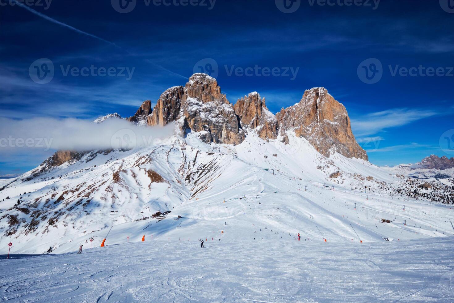 ski toevlucht in dolomieten, Italië foto