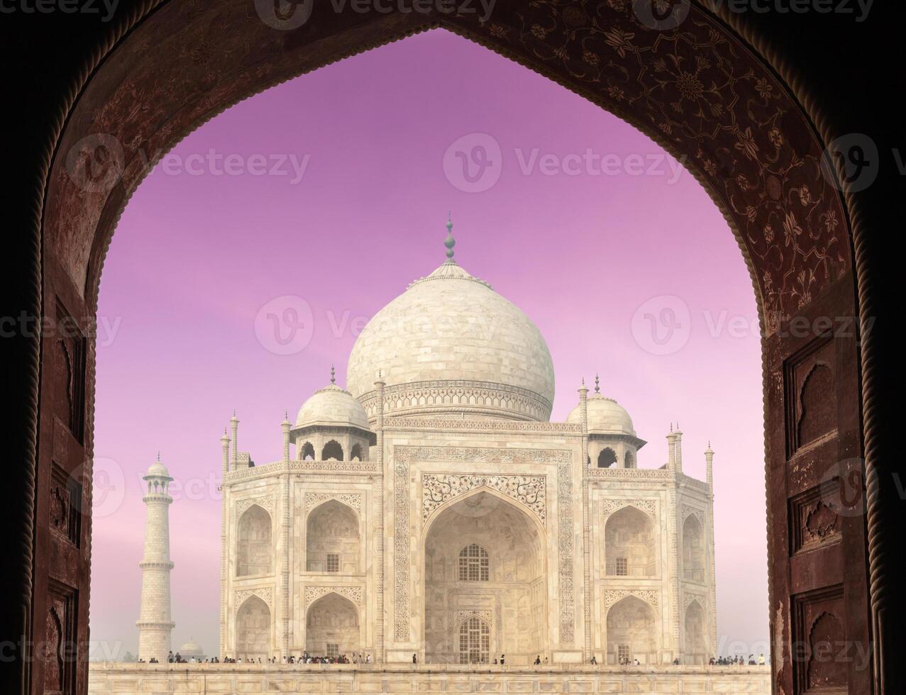 taj mahal door boog, agra, Indië foto