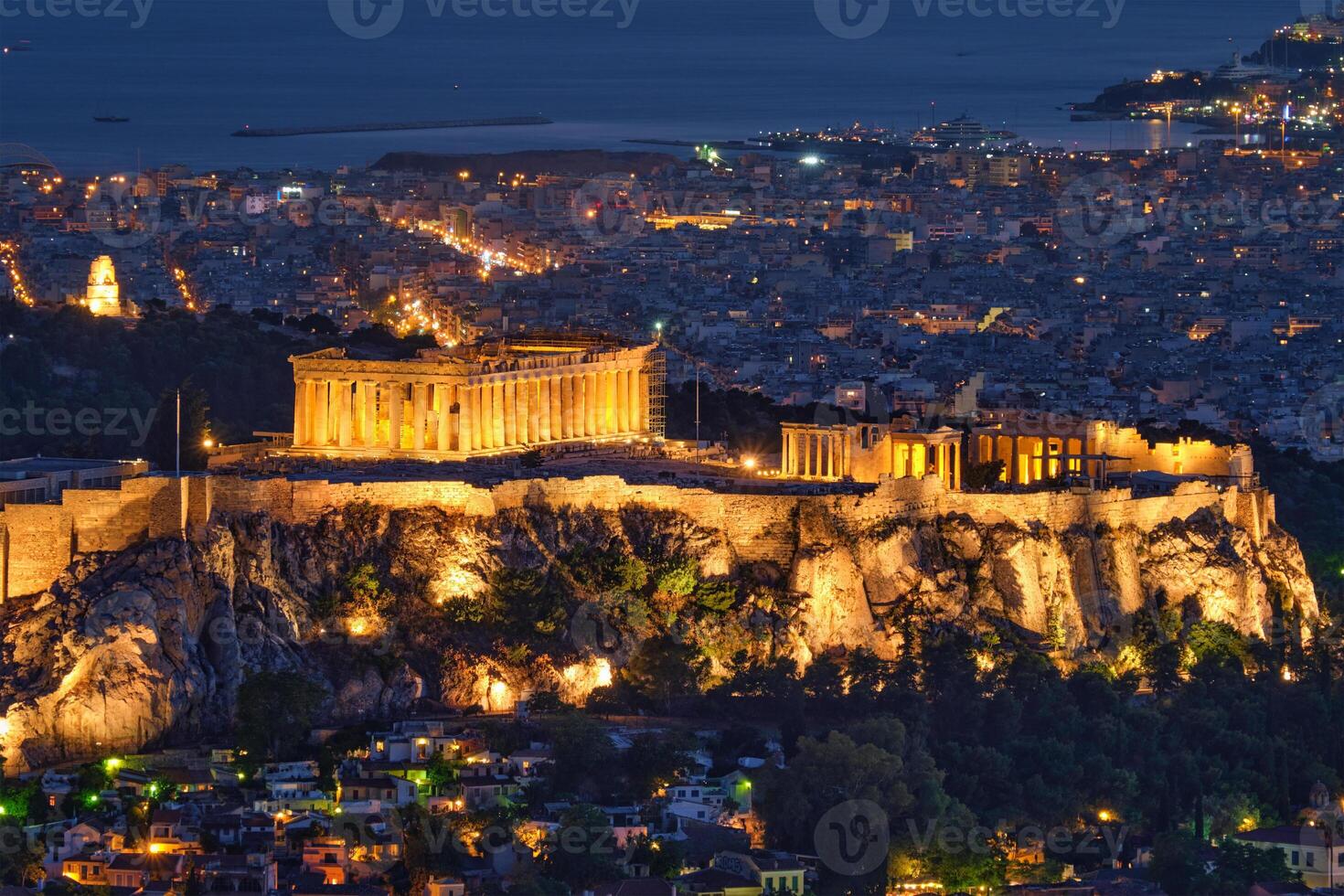 iconisch Parthenon tempel Bij de acropolis van Athene, Griekenland foto