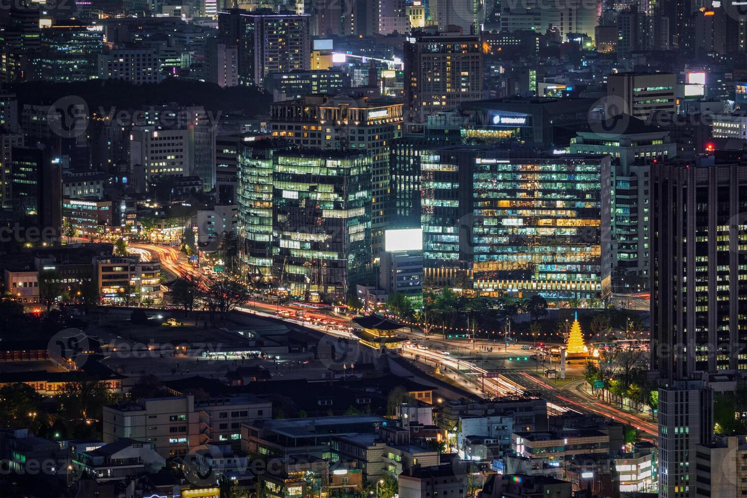 Seoel wolkenkrabbers in de nacht, zuiden Korea. foto