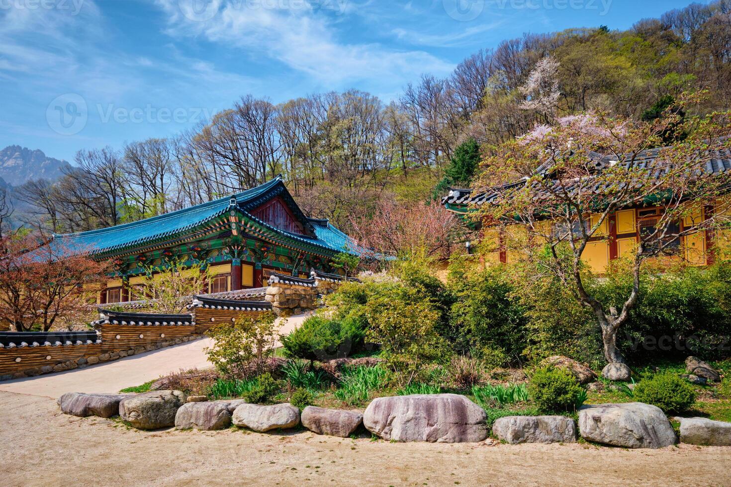 sinheungsa tempel in seoraksan nationaal park, seoraksan, zuiden Korea foto