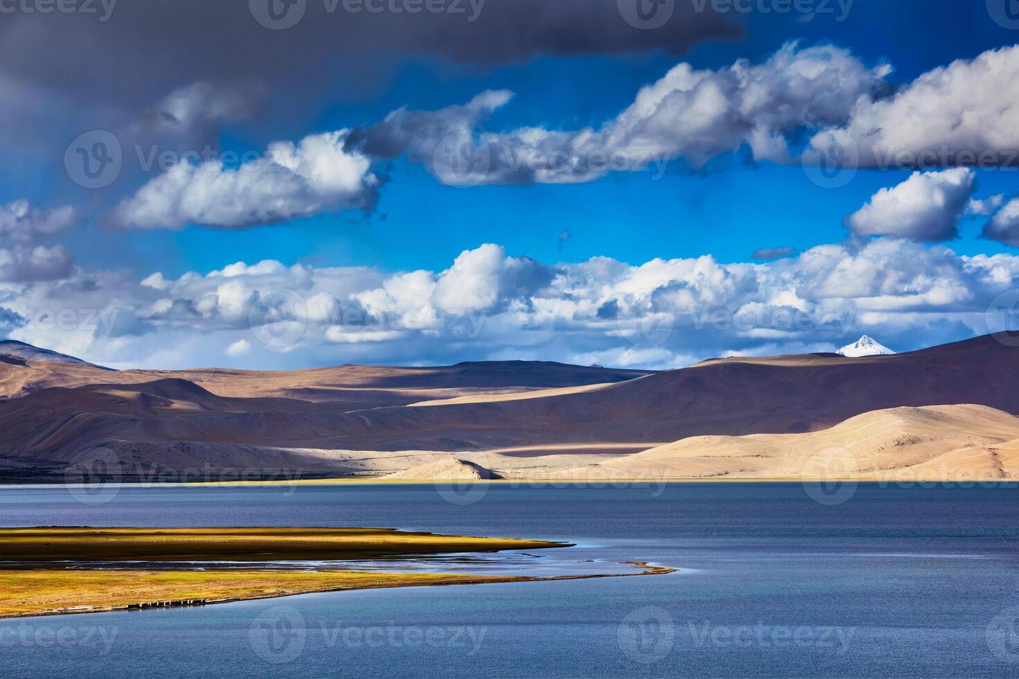 himalayan berg meer tso moriri, Ladakh foto