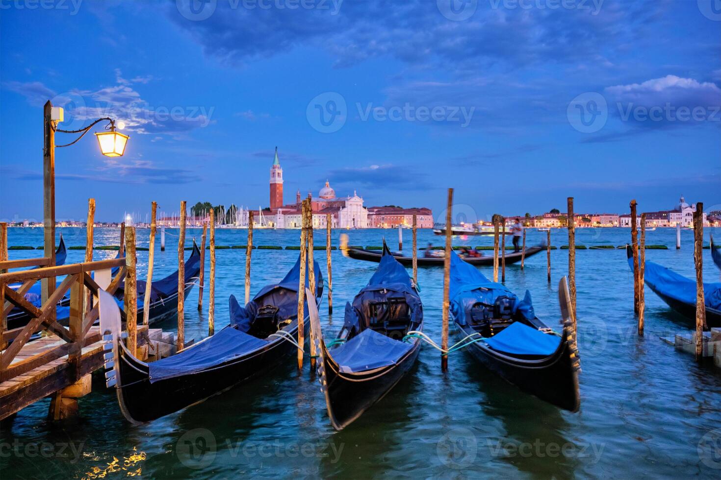 san Giorgio maggiore kerk met vol maan. Venetië, Italië foto