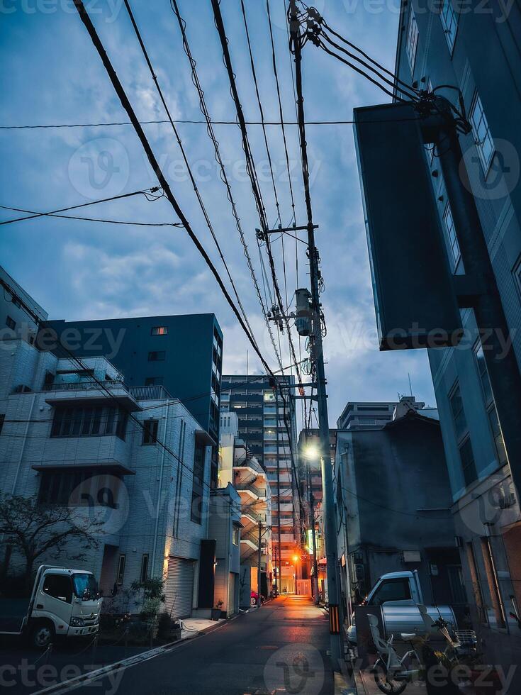 zacht licht Aan de komt eraan van avond in tokyo foto