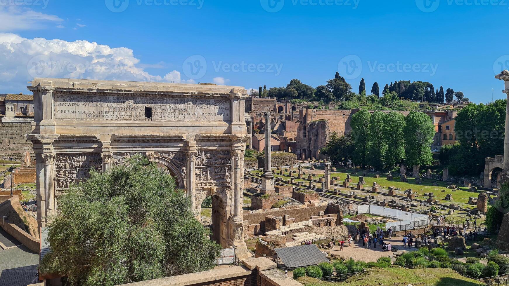 de Romeins forum in Rome is een oude plein dat geserveerd net zo de hart van politiek, reclame, en sociaal leven in oude Rome. foto