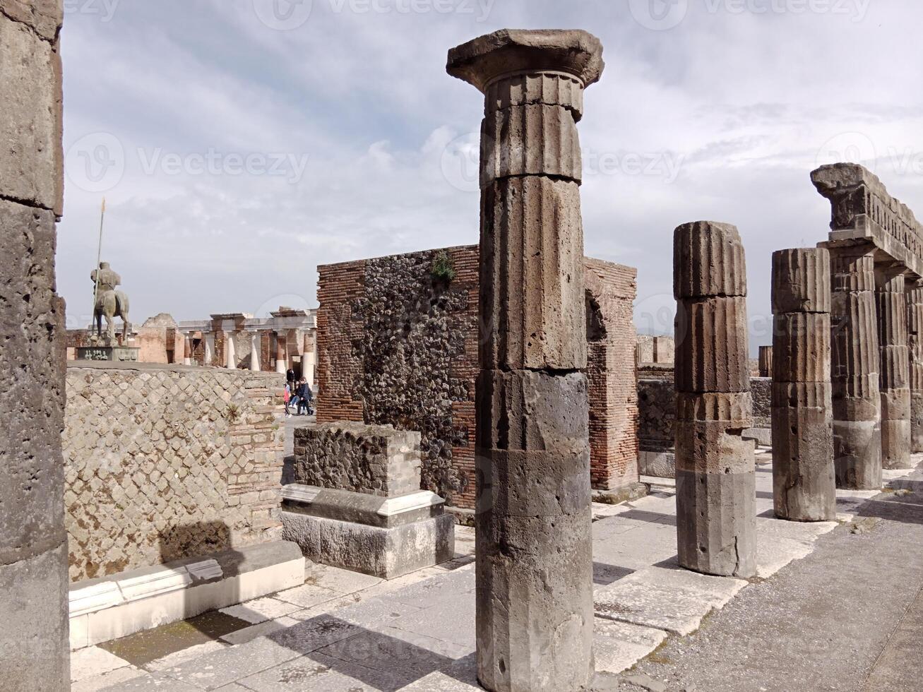 pompei, de oude Romeins stad begraven door de uitbarsting van monteren vesuvius, staat net zo een UNESCO wereld erfgoed plaats, aanbieden een uniek glimp in dagelijks leven gedurende de Romeins rijk. foto