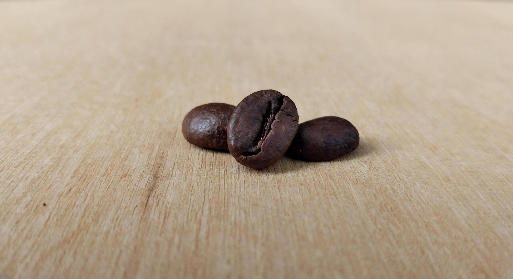 koffie bonen achtergrond. dichtbij omhoog van geroosterd koffie bonen. foto