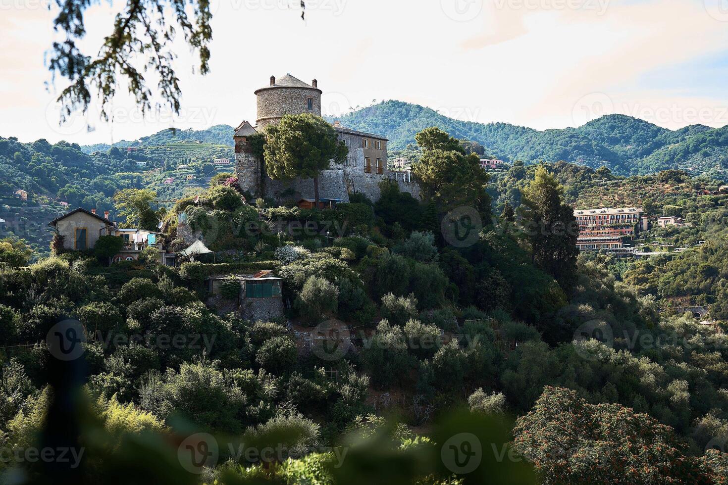 klooster en heuveltop villa's in portofino foto