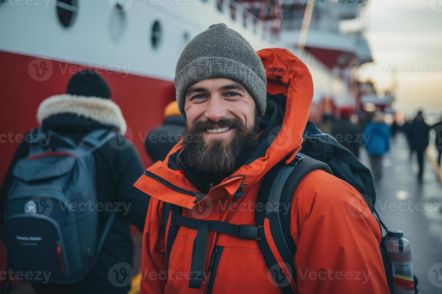 ai gegenereerd gelukkig volwassen mannetje reiziger in bovenkleding tegen achtergrond van een ijsbreker op zoek Bij camera, Mens gaan Aan reis naar noorden Aan schip foto