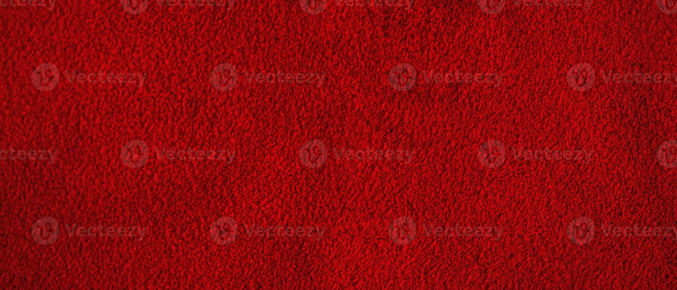 rode matte achtergrond van suède stof, close-up. textuur van naadloos leer. foto