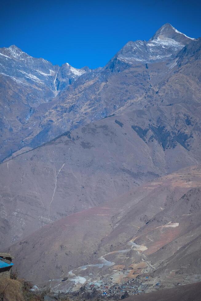 klein rijweg naar Himalaya foto