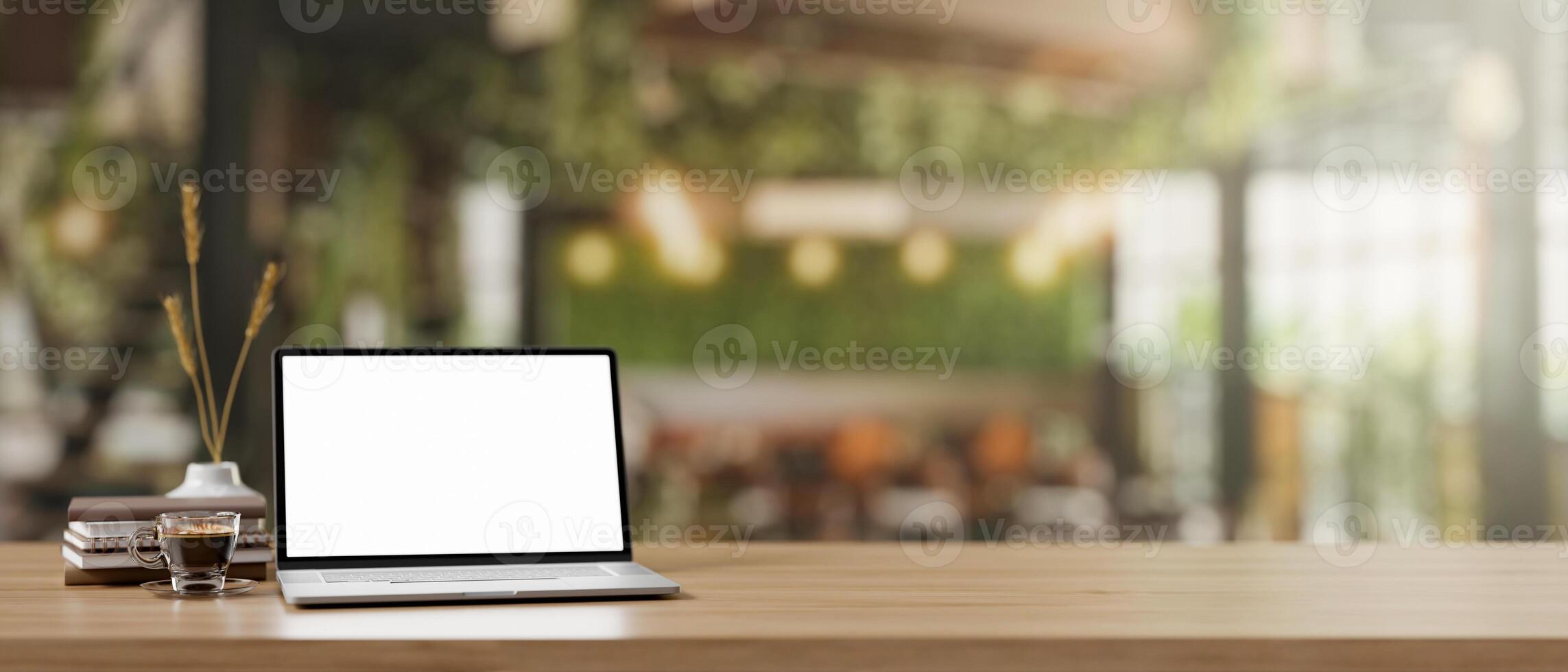 een houten bureau Kenmerken een laptop computer mockup en accessoires in een modern boerderij koffie winkel. foto