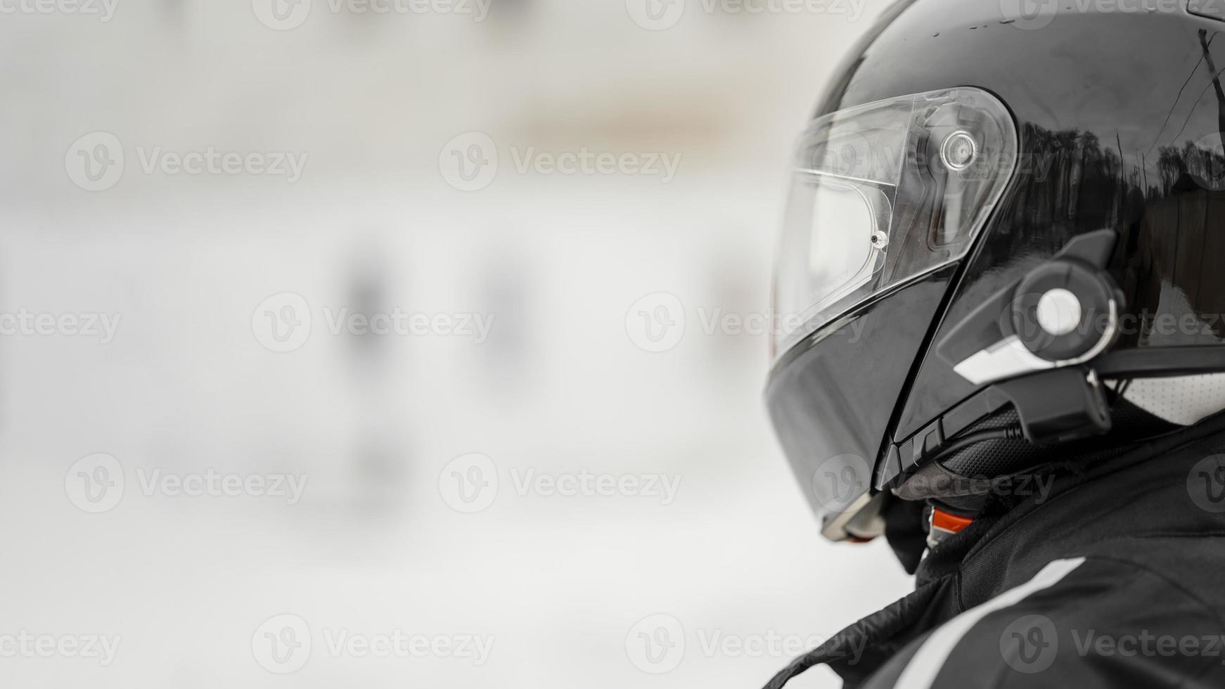 close-up motorrijder met helm foto