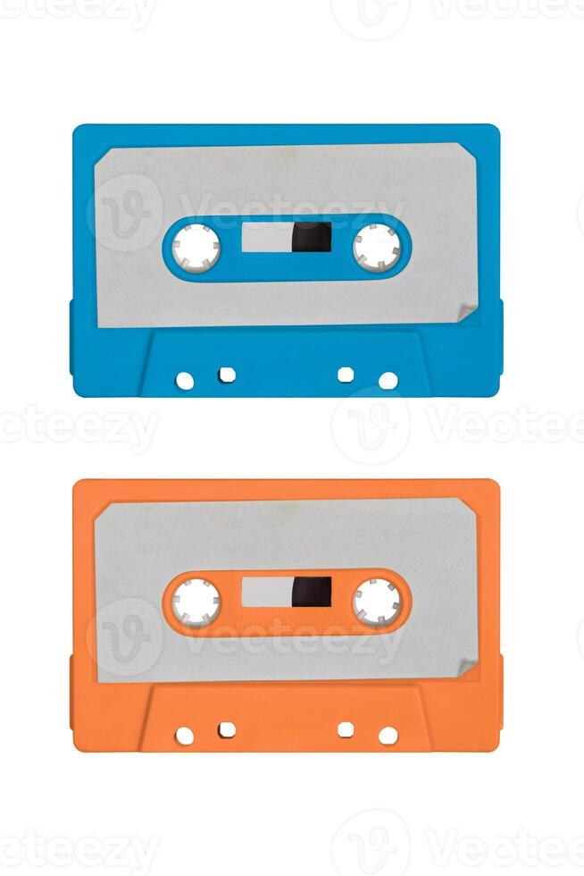 detailopname van een audio cassette met een wit sticker zonder tekst. analoog opslagruimte medium. cassettes voor audio opnames en muziek. foto