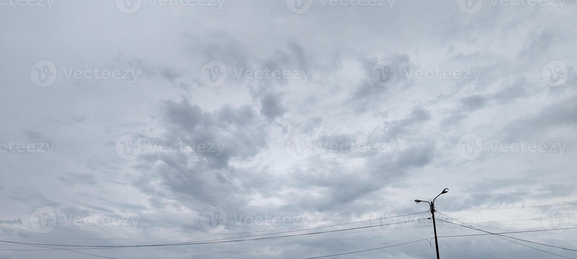 bewolkt lucht in de ochtend- foto