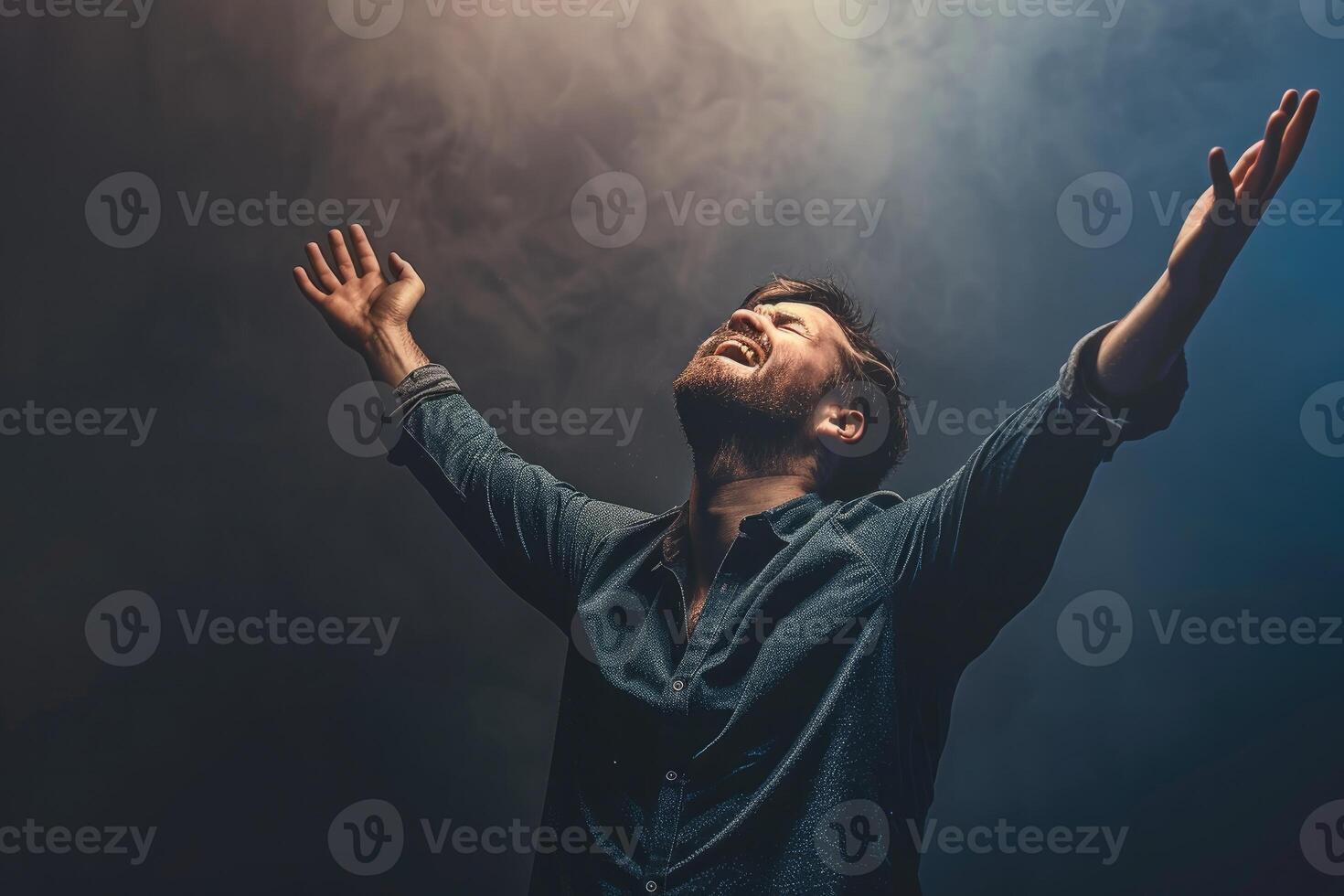 ai gegenereerd een christen Mens bidden naar god huilen en emotioneel met zijn armen verheven foto