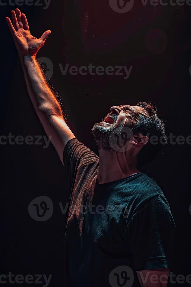 ai gegenereerd een christen Mens bidden naar god huilen en emotioneel met zijn armen verheven foto