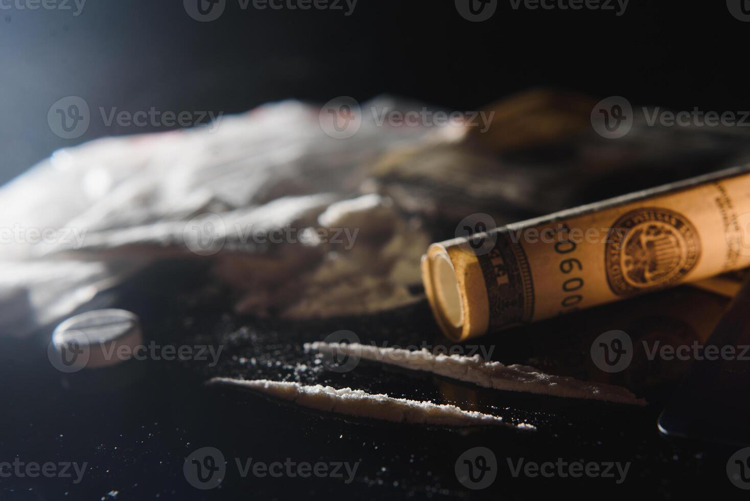 moeilijk verdovende middelen Aan zwart tafel. dichtbij omhoog. foto