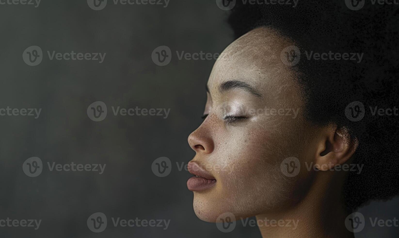 ai gegenereerd portret van een mooi Afrikaanse Amerikaans vrouw met Gesloten ogen foto