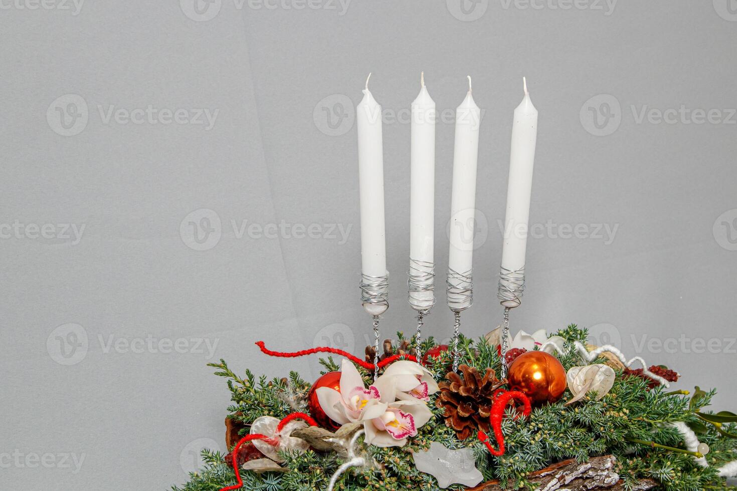 Kerstmis samenstelling van bloemen en Kerstmis decoraties foto