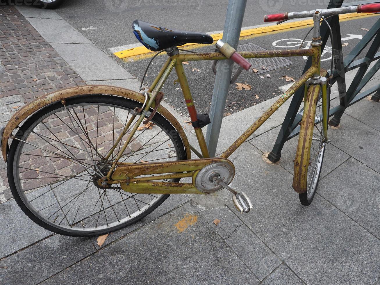 vintage fiets geparkeerd foto