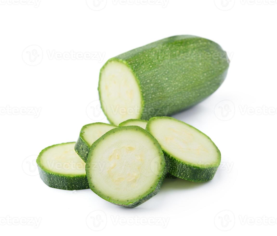 Verse groente courgette geïsoleerd op witte achtergrond foto