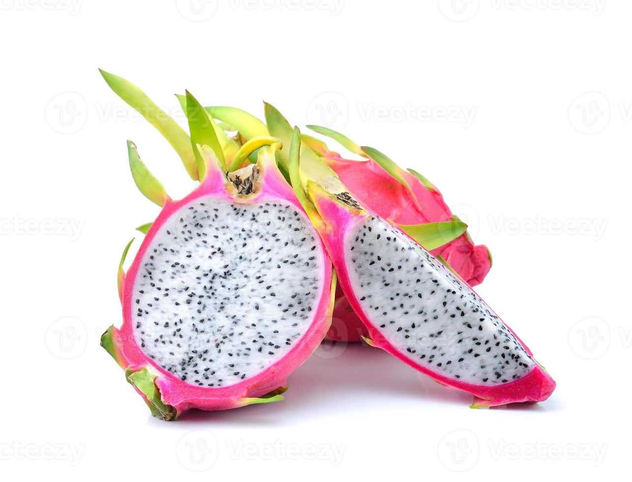 Dragon fruit geïsoleerd op een witte achtergrond. foto