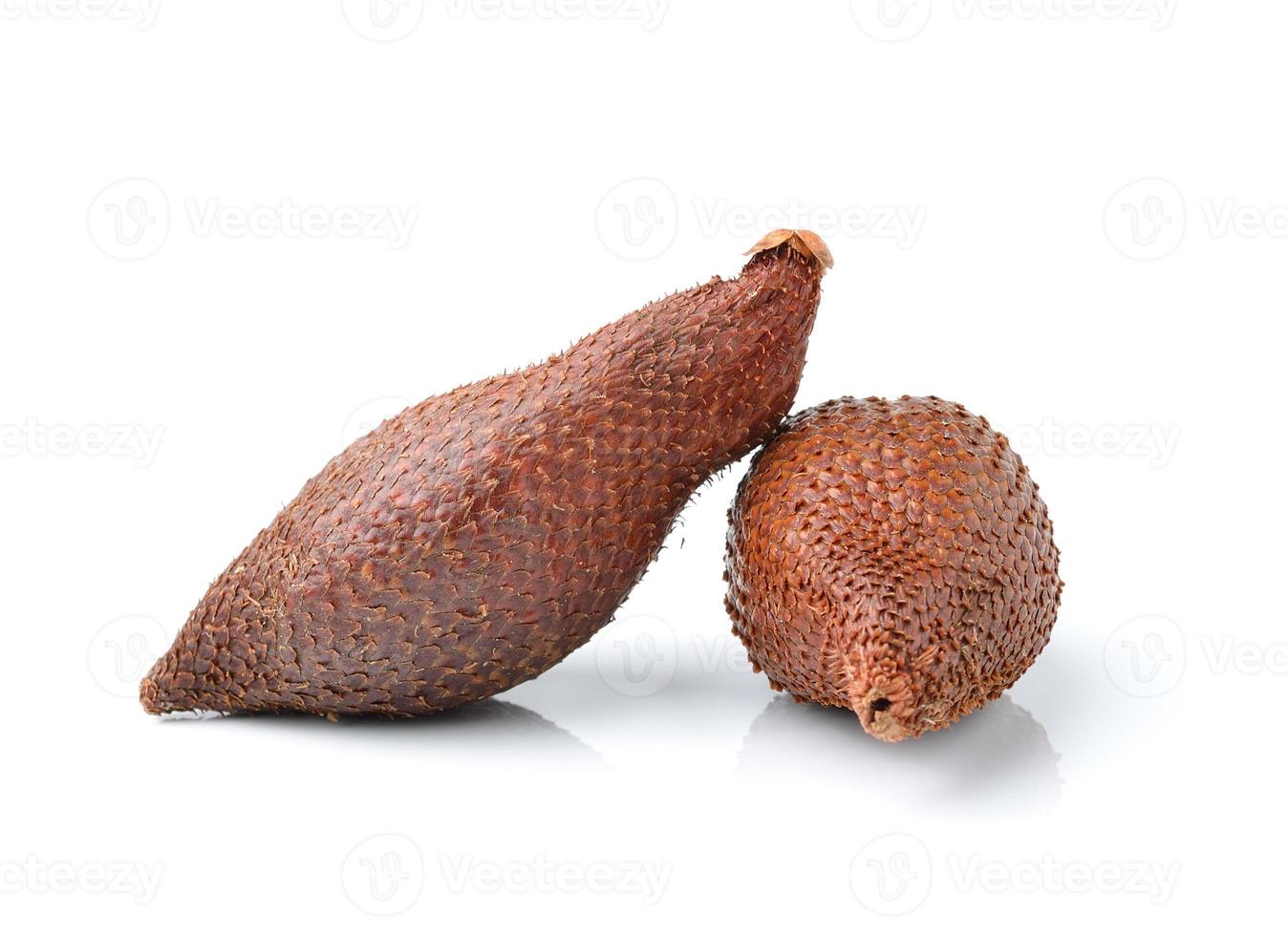 salak slang fruit geïsoleerd op witte achtergrond foto