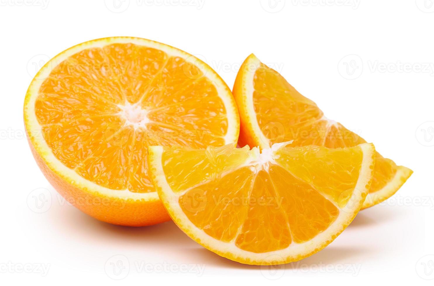 oranje fruit dat op witte achtergrond wordt geïsoleerd foto