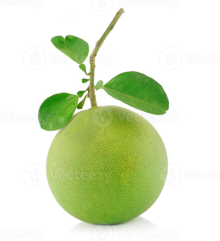 pomelo fruit op witte backgorund foto