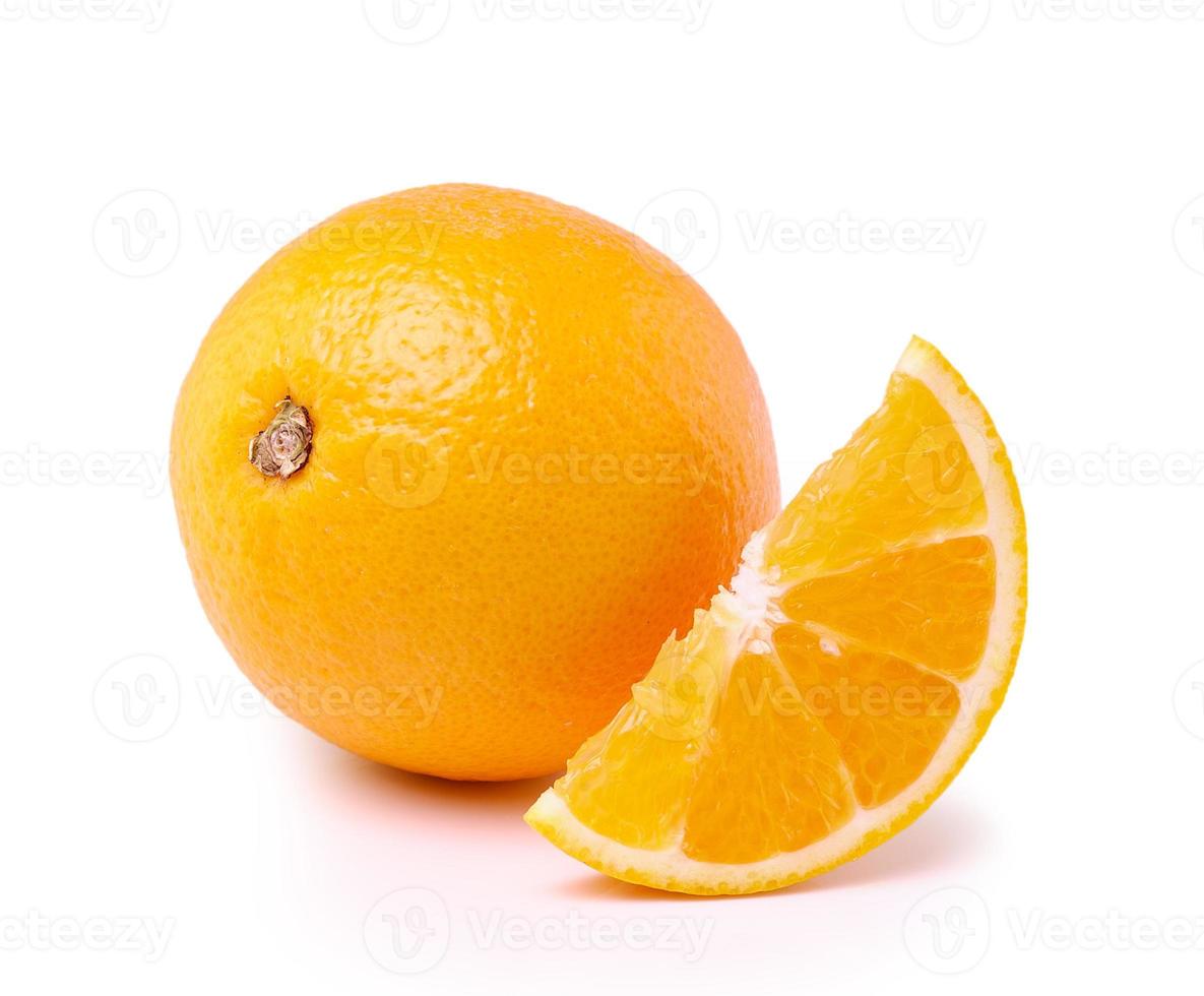 oranje fruit dat op witte achtergrond wordt geïsoleerd foto