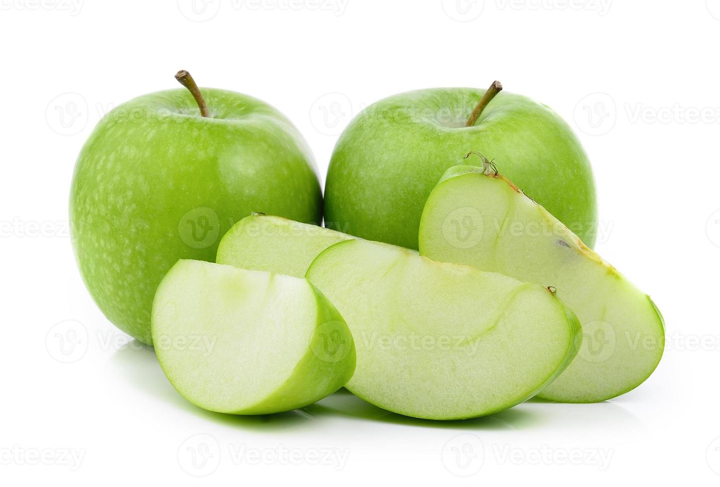 groene appel op witte achtergrond foto