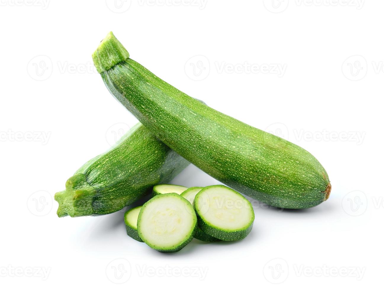 Verse groente courgette geïsoleerd op witte achtergrond foto