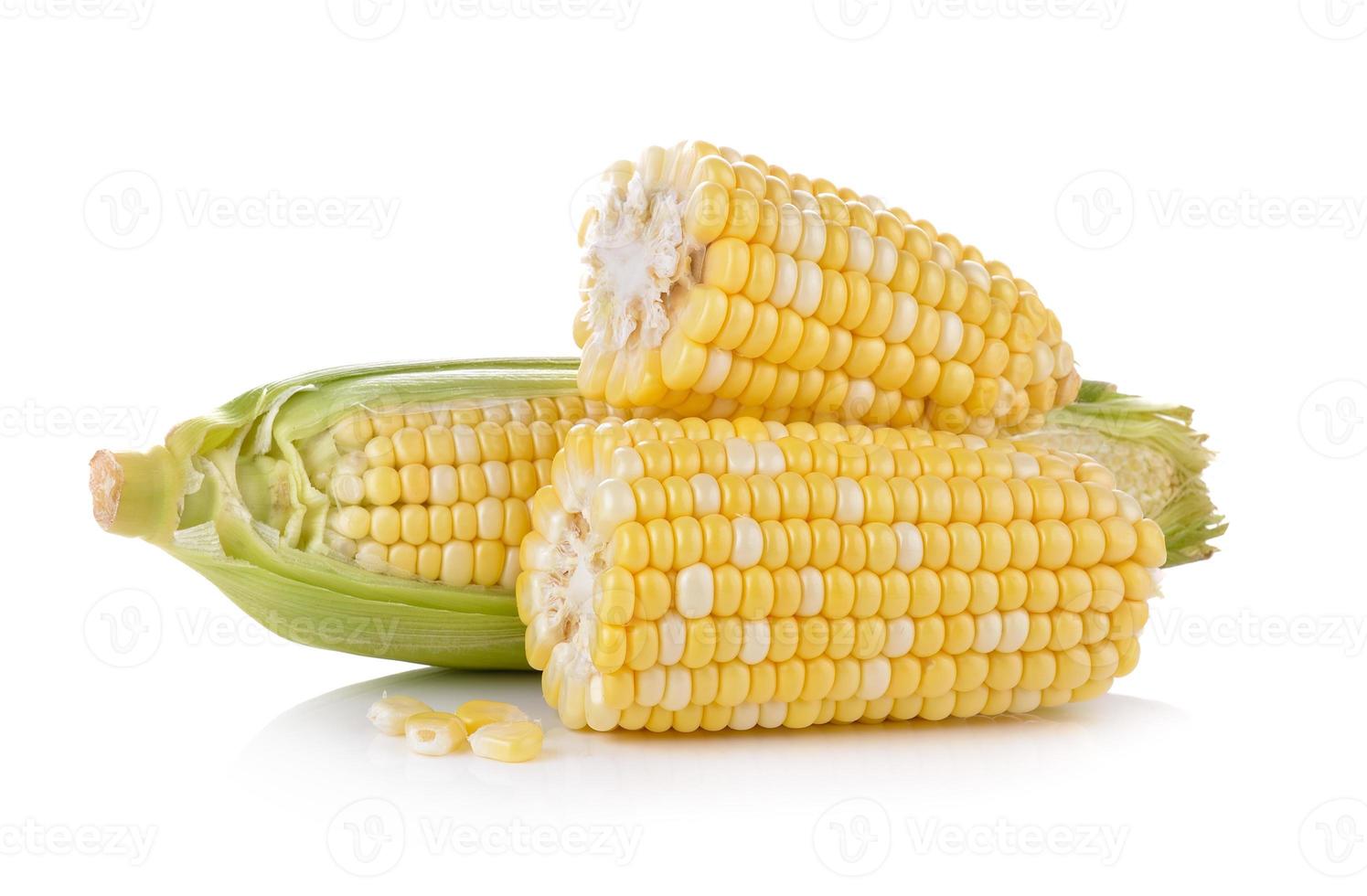 maïs op witte achtergrond foto