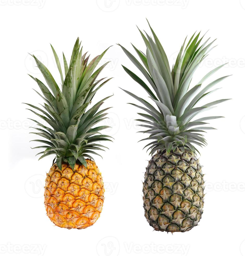 ananas geïsoleerd op een witte achtergrond foto