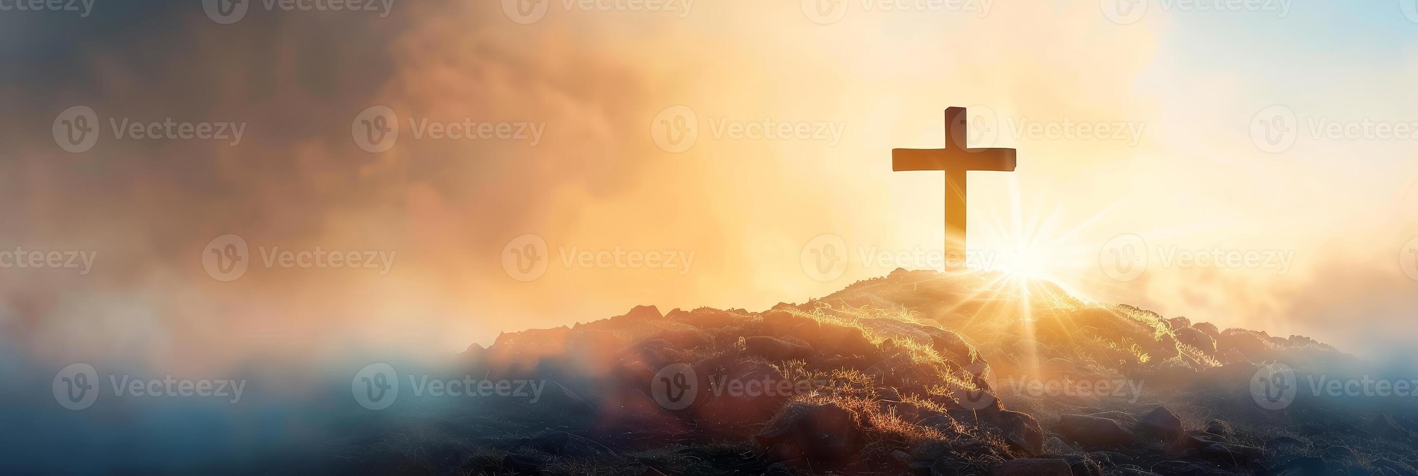 ai gegenereerd christen kruis Aan de top van de berg Bij zonsondergang. foto